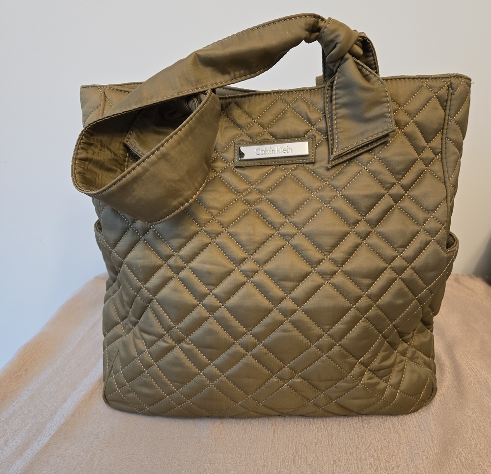 Calvin Klein Quilted Bow Tote Bag – Olive/Khaki